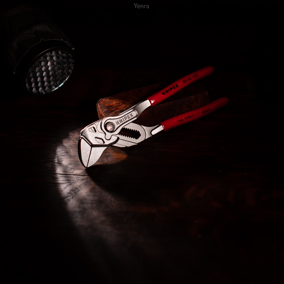 Backlighting Knipex Pliers with a Snoot